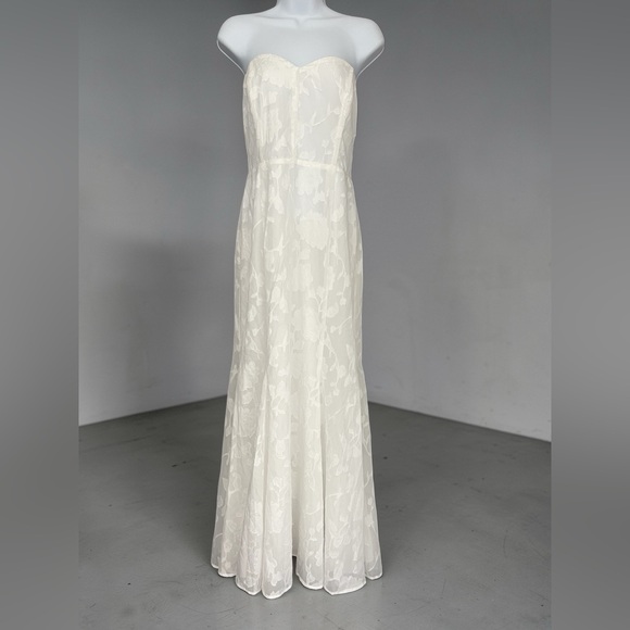 HELLO MOLLY EXCLUSIVE
SEA KISSED STRAPLESS MAXI DRESS WHITE - Picture 2 of 10